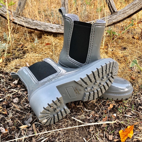 New! Rubber Short Rain Boot with Heel In Grey - Picture 7 of 8